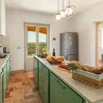 Villa Casale Grottini 8, Emma Manciano