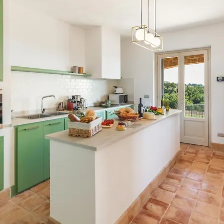 Casale Grottini 8, Emma فيلة مانشانو