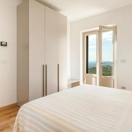 Casale Grottini 8, Emma Manciano