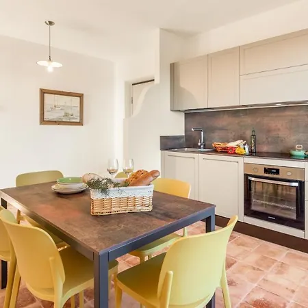 Casale Grottini 8, Emma Villa