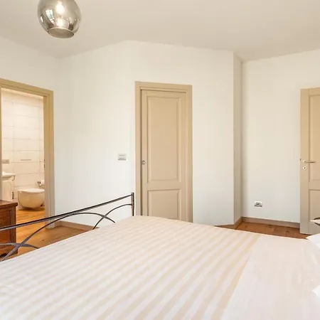 Villa Casale Grottini 8, Emma
