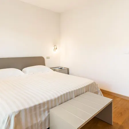 فيلة Casale Grottini 8, Emma مانشانو